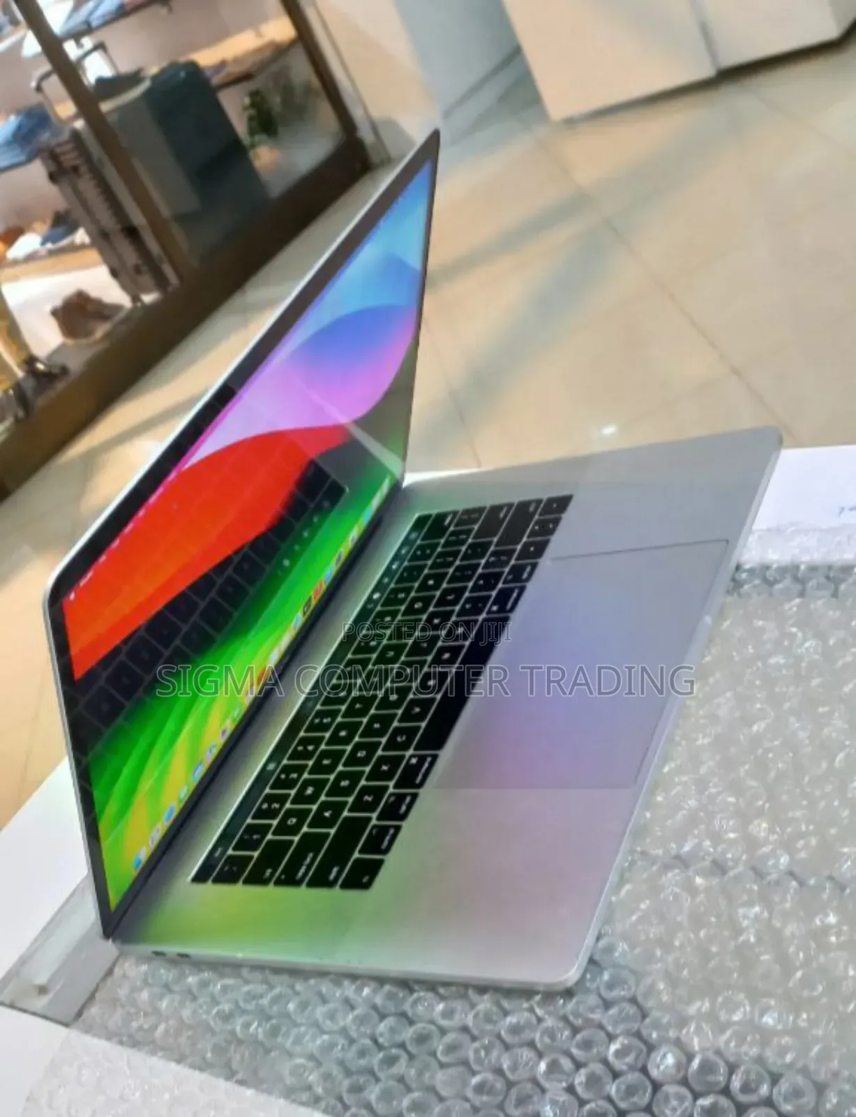 New Laptop Apple MacBook Pro 2017 16GB Intel Core I7 SSD 256GB