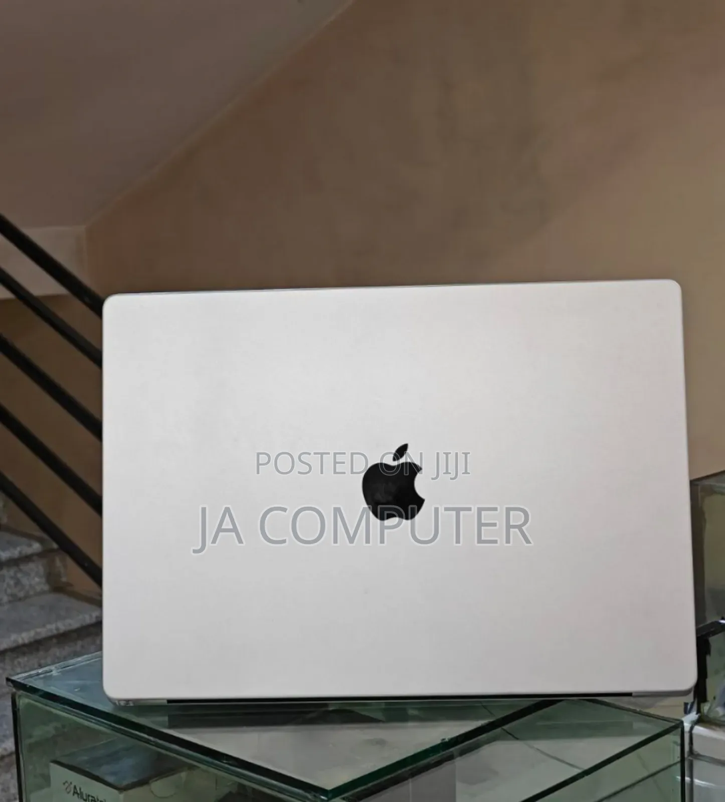 New Laptop Apple MacBook Pro M1 16GB Apple M1 Pro SSD 1T