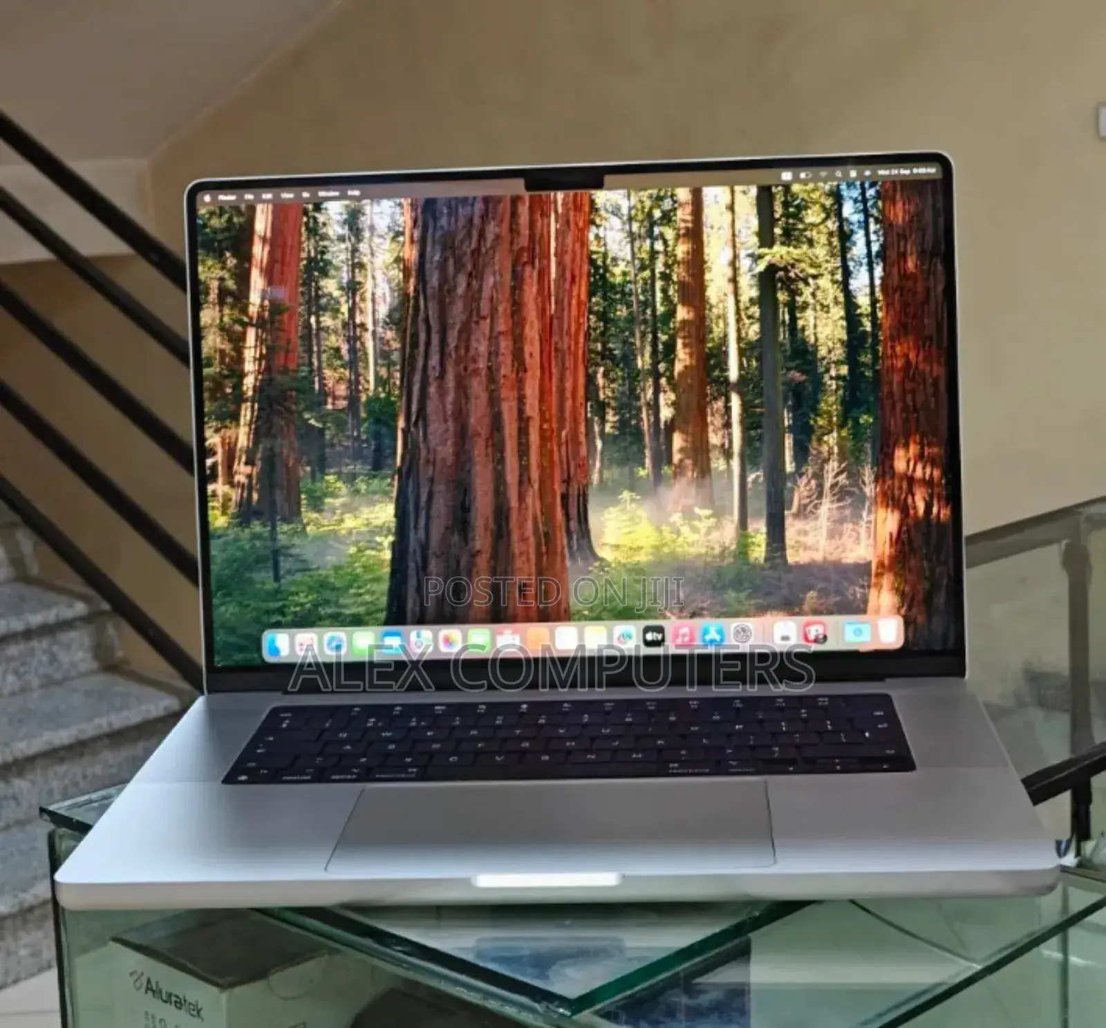 New Laptop Apple MacBook Pro M1 16GB Apple M1 Pro SSD 1T