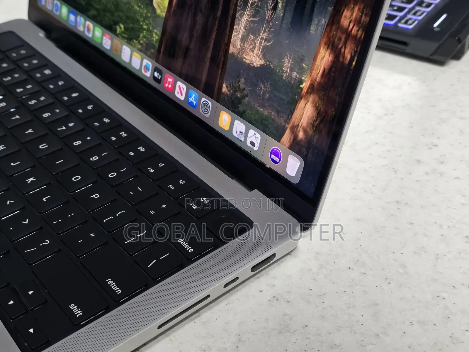 New Apple MacBook Pro 2024 M3 Max 16-Inch 36GB Apple M3 Max SSD 1T