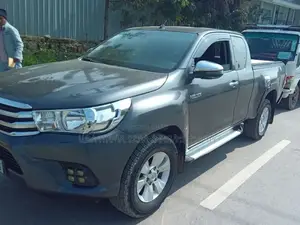 Photo - Toyota Hilux 2019 Gray