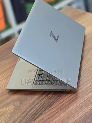 New Laptop HP ZBook Firefly G8 16GB Intel Core I7 SSD 512GB