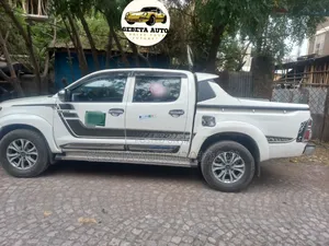Photo - Toyota Hilux 2015 White