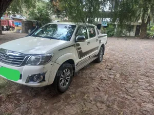 Toyota Hilux 2015 White