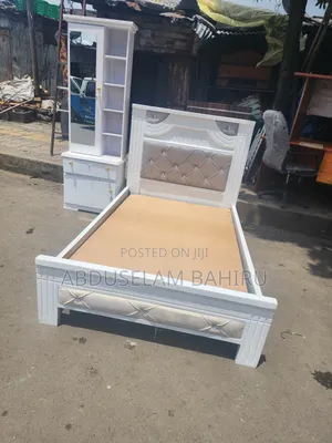 Photo - Bed +Dressing