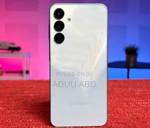 Photo - New Samsung Galaxy A16 5G 256 GB Gold