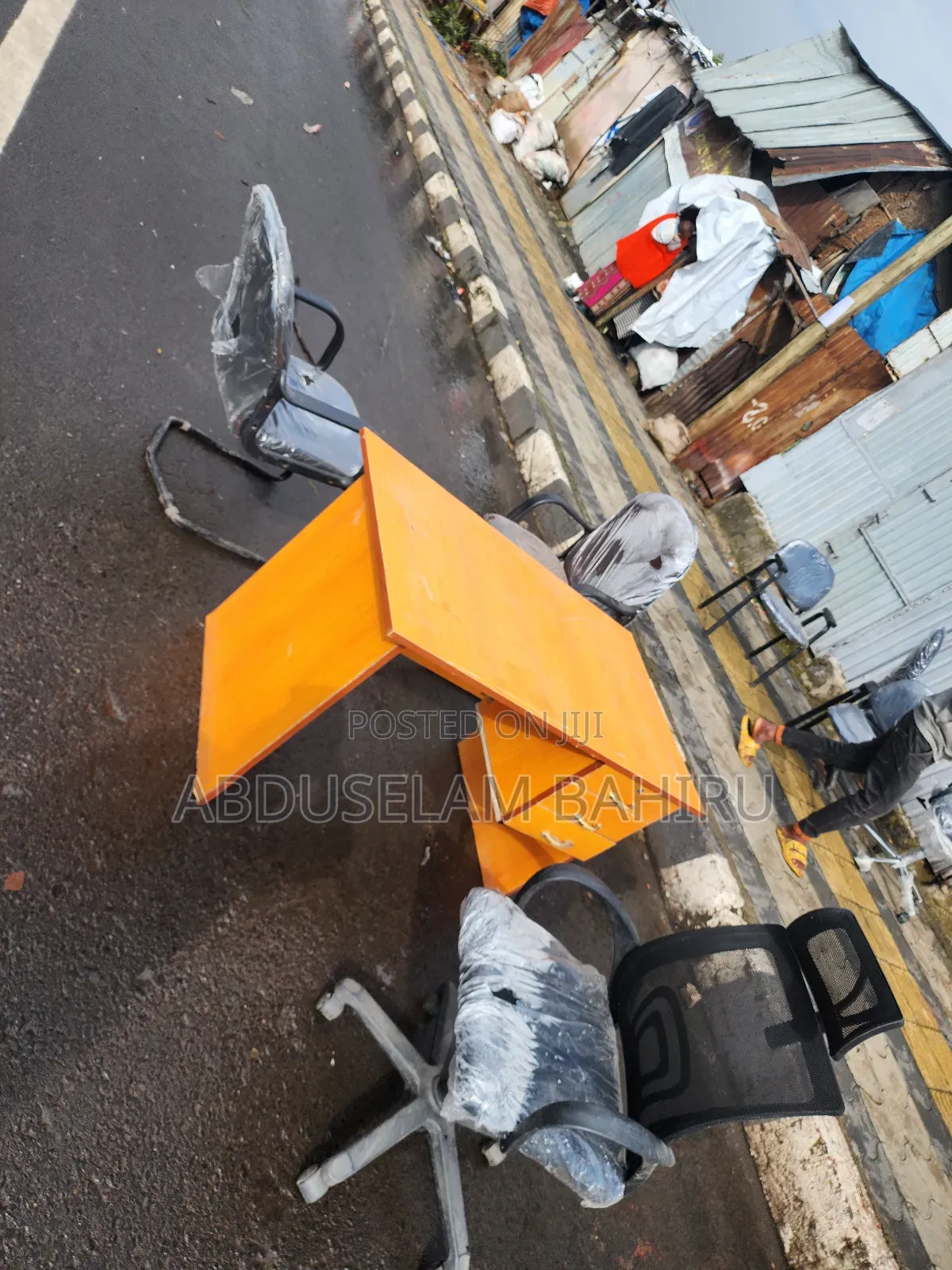 Office Table የቢሮ በረቤዛ