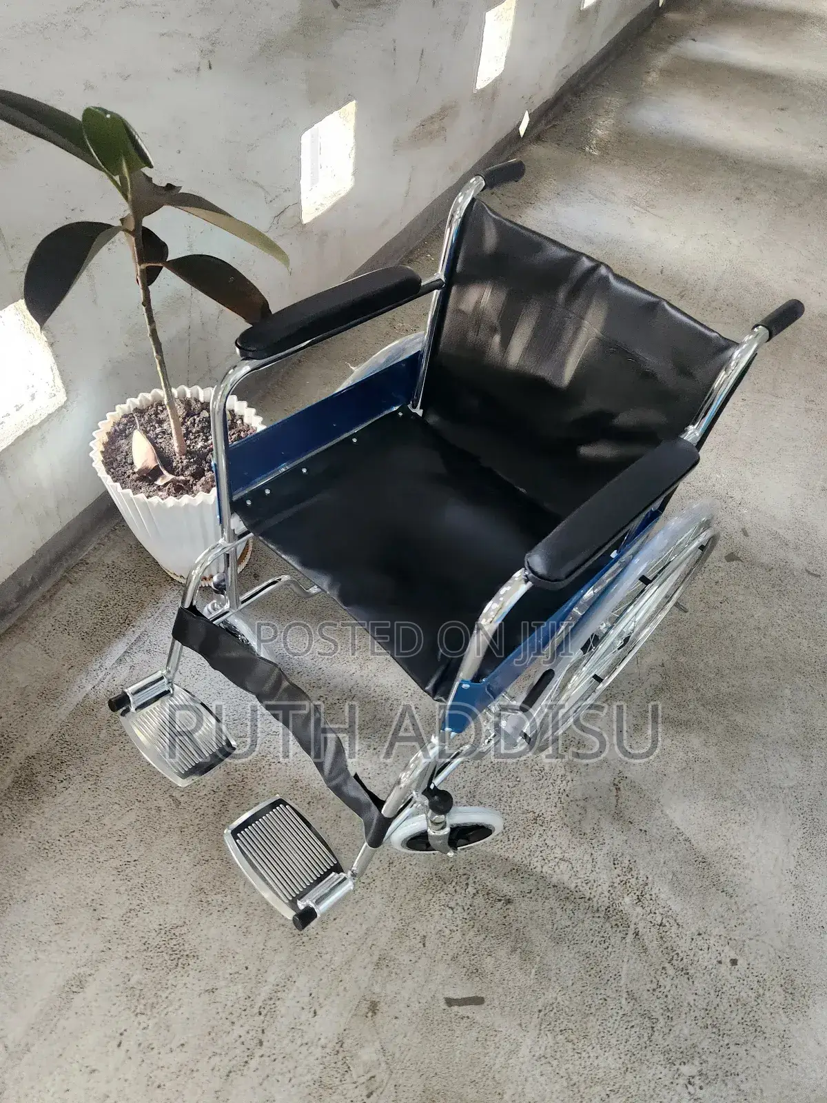 Medical Very Strong Can Carry 150kg Wheelchair較高wheelchair㫵的wheelchair