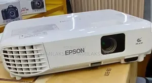 Photo - Eepson Eb-E01 Projector