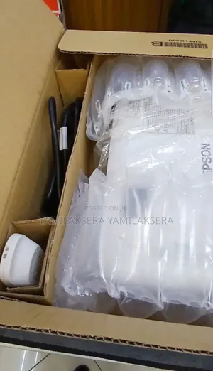 Eepson Eb-E01 Projector