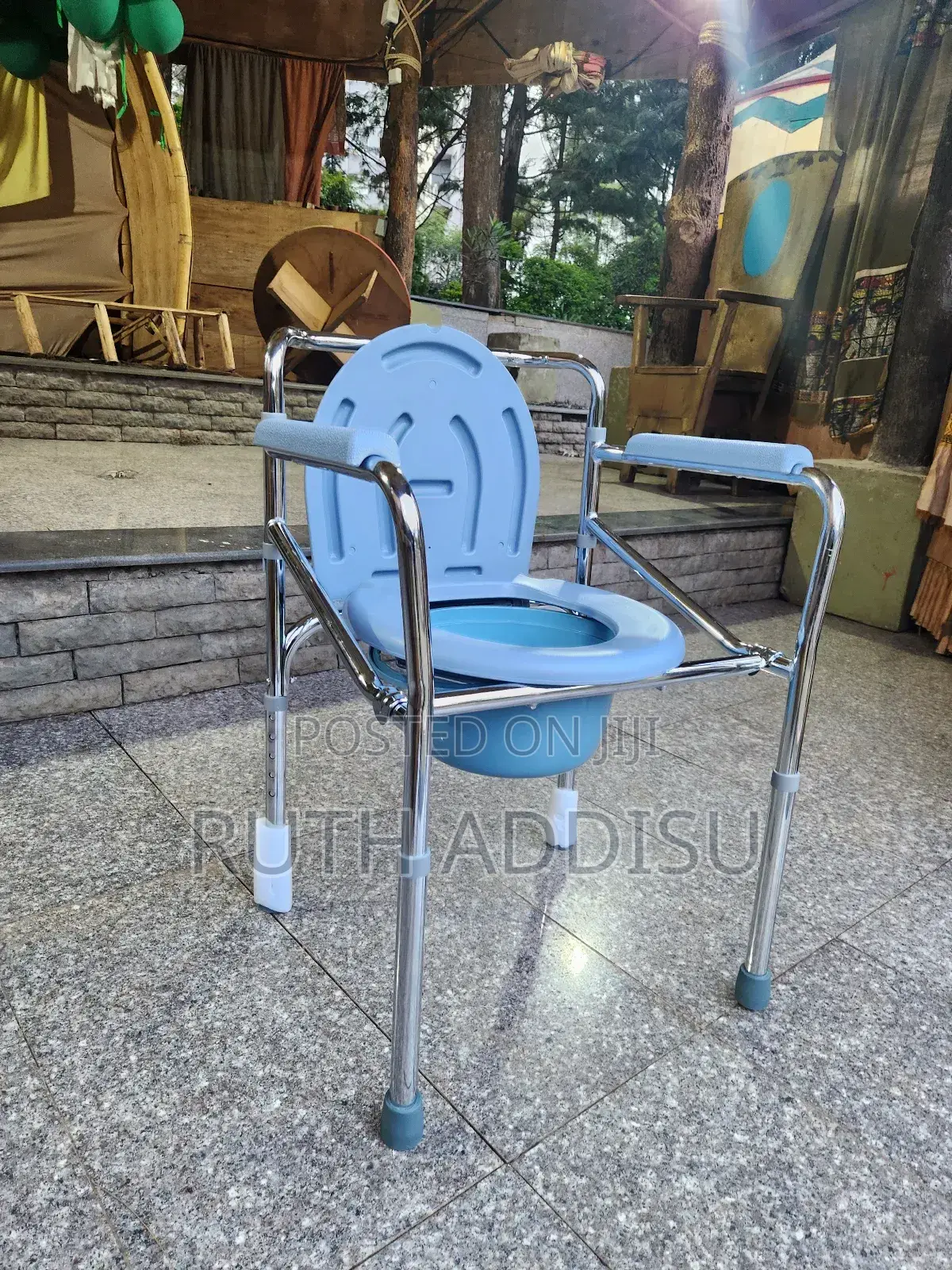 Adjustable Height Commode Chair麴了very Strong Can Carry 150 Kg Commode