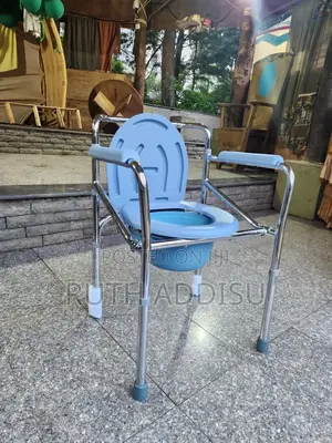 Adjustable Height Commode Chair麴了very Strong Can Carry 150 Kg Commode