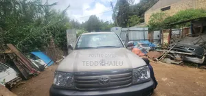 Photo - Toyota Land Cruiser 4x4 2007 Gold