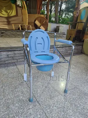 Photo - Commode Chair丸的light Weight New Packed Commode Chair奔波commode Chair