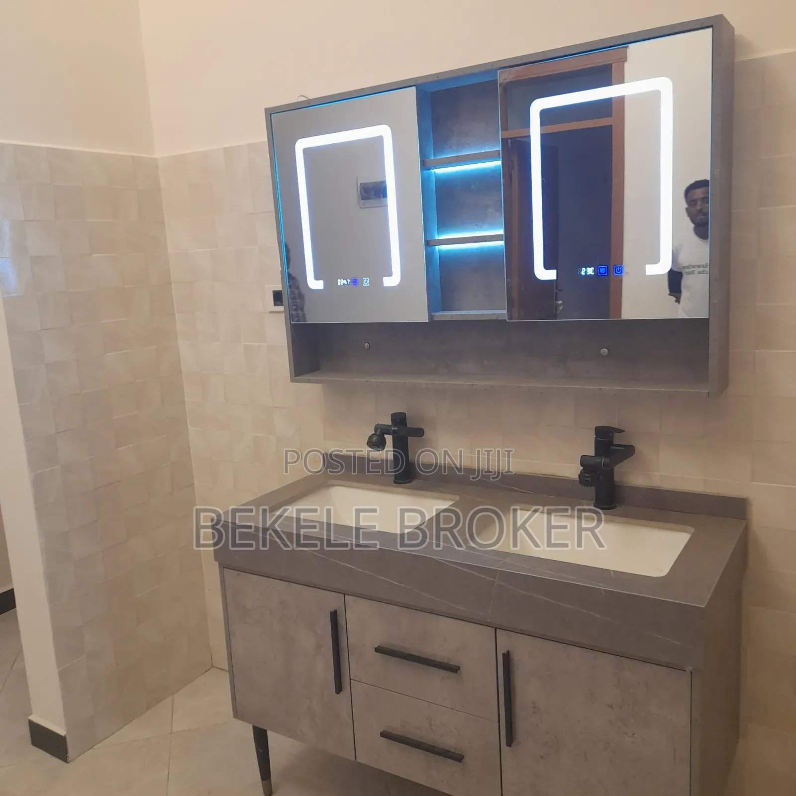 Furnished 7bdrm Villa in ቪለ, Bole for sale