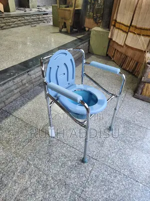 Commode Chair痛批brand New Packed丸及stable Rubber Bottom Commode Chair