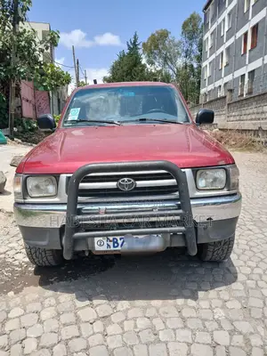 Photo - Toyota Hilux 1998 Red