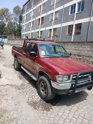 Toyota Hilux 1998 Red