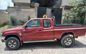 Toyota Hilux 1998 Red