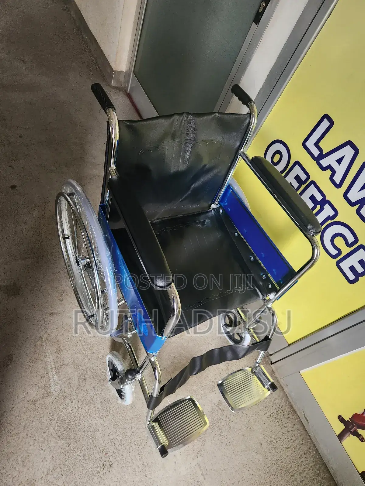 Very Strong Non Bendable Almunium Strong Wheelchair宛如wheelchair New