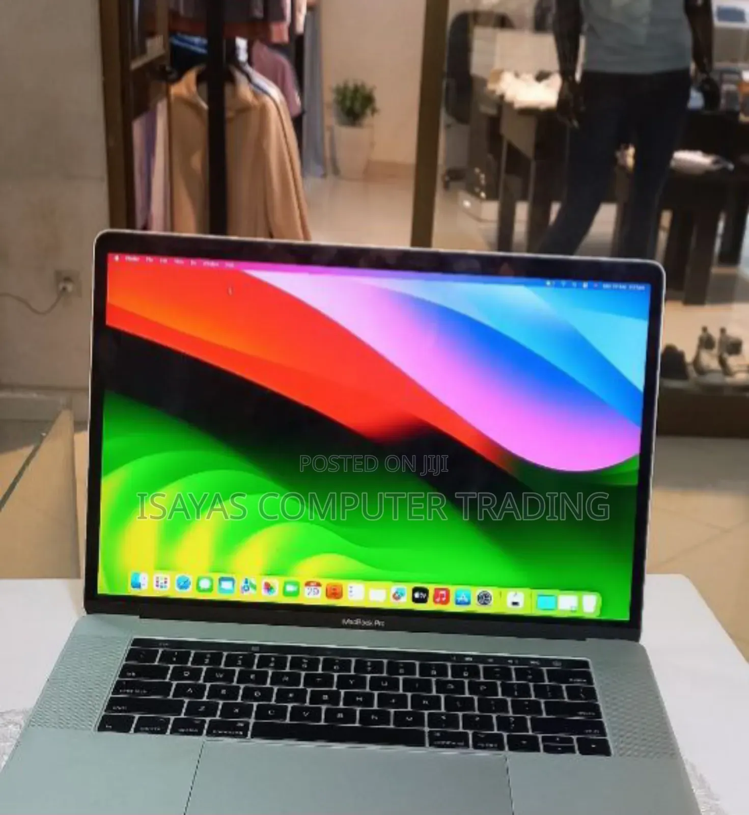 New Laptop Apple MacBook Pro 2017 16GB Intel Core I7 SSD 256GB
