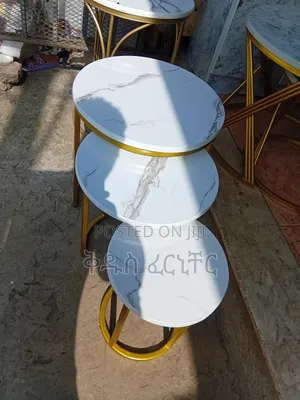 Photo - ባለ ሶስ የሳሎን ኮፊ ቴብሎች