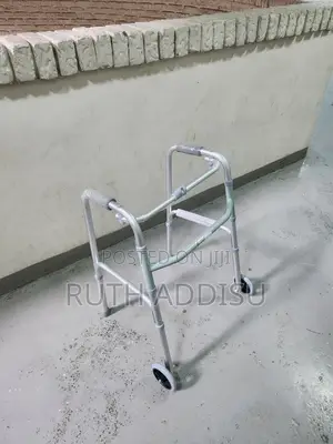 Photo - Medical Walker轟隆foldable States Walker胺你almunium Walker延誤walker