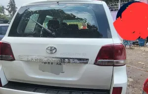 Toyota Land Cruiser 2012 White