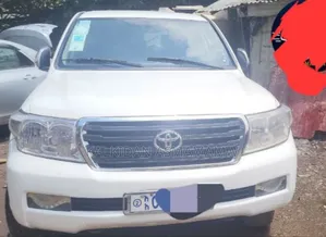 Photo - Toyota Land Cruiser 2012 White