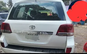 Toyota Land Cruiser 2012 White