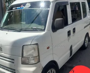 Suzuki Every Wagon 2012 White