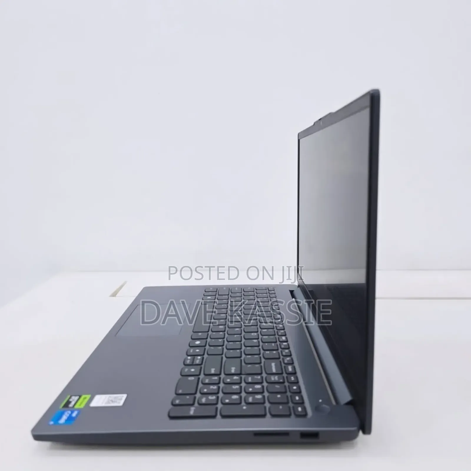 New Laptop Lenovo LOQ 15IRH8 16GB Intel SSD 512GB