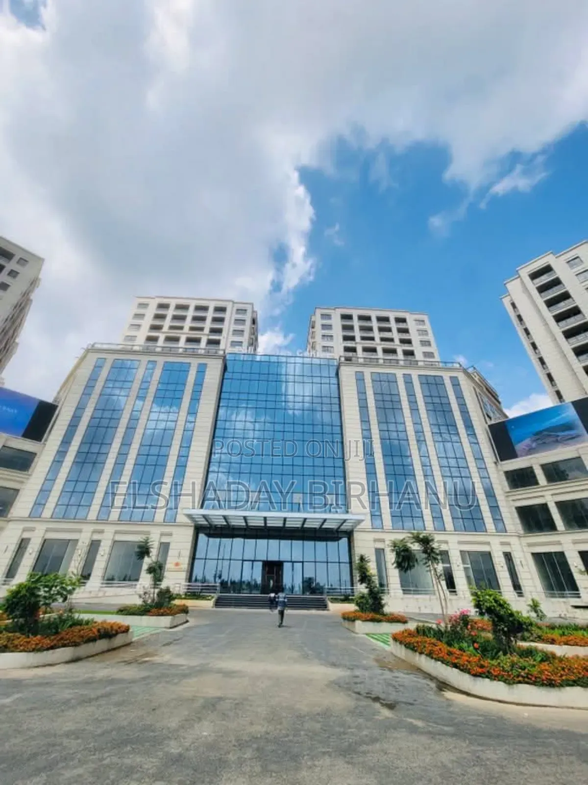 4bdrm Apartment in Tshay Realestate, Nifas Silk-Lafto for sale