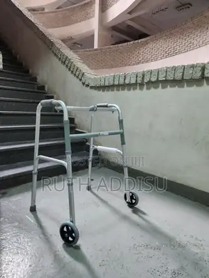 Photo - With Frontal Wheels Medical Walker腔內walking Frame麵粉medical Walker