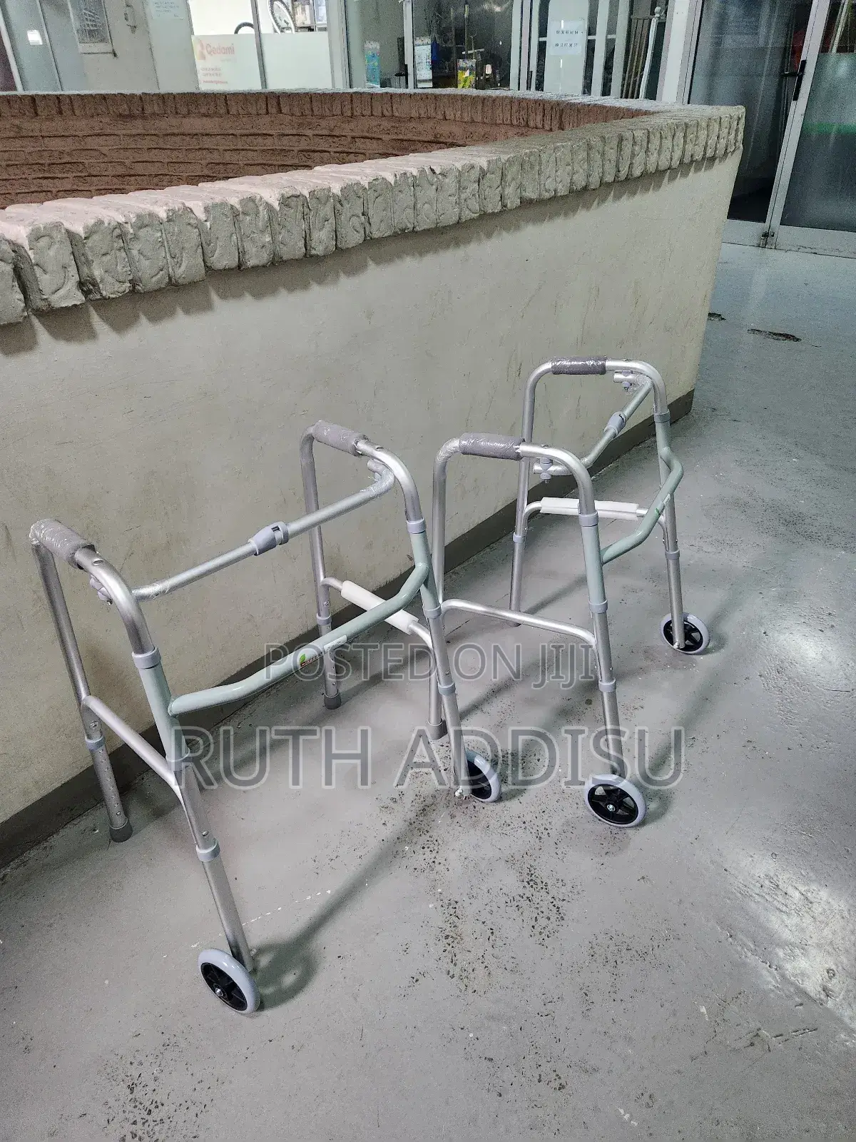 Almunium Stainless Walker軍人safe and Strong Medical Walker重要walker