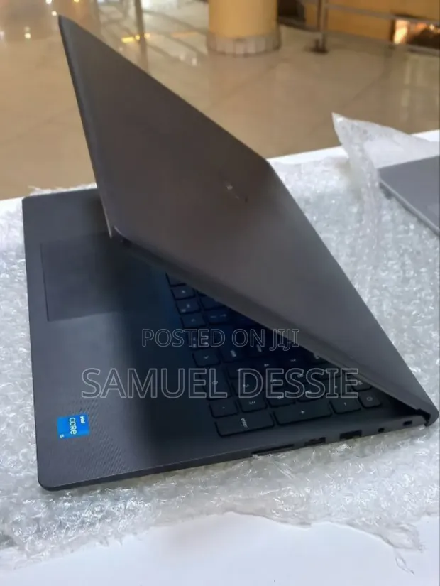 New Laptop Dell Vostro 3520 16GB Intel Core I5 SSD 512GB - Samuel 
