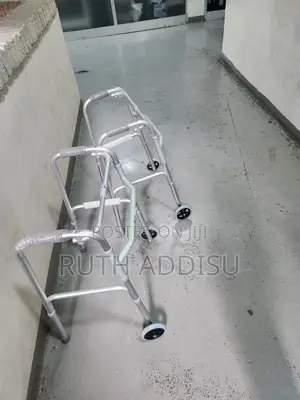 Medical Walker腔說almunium With Front Wheels Walker煞氣ensured Walker New