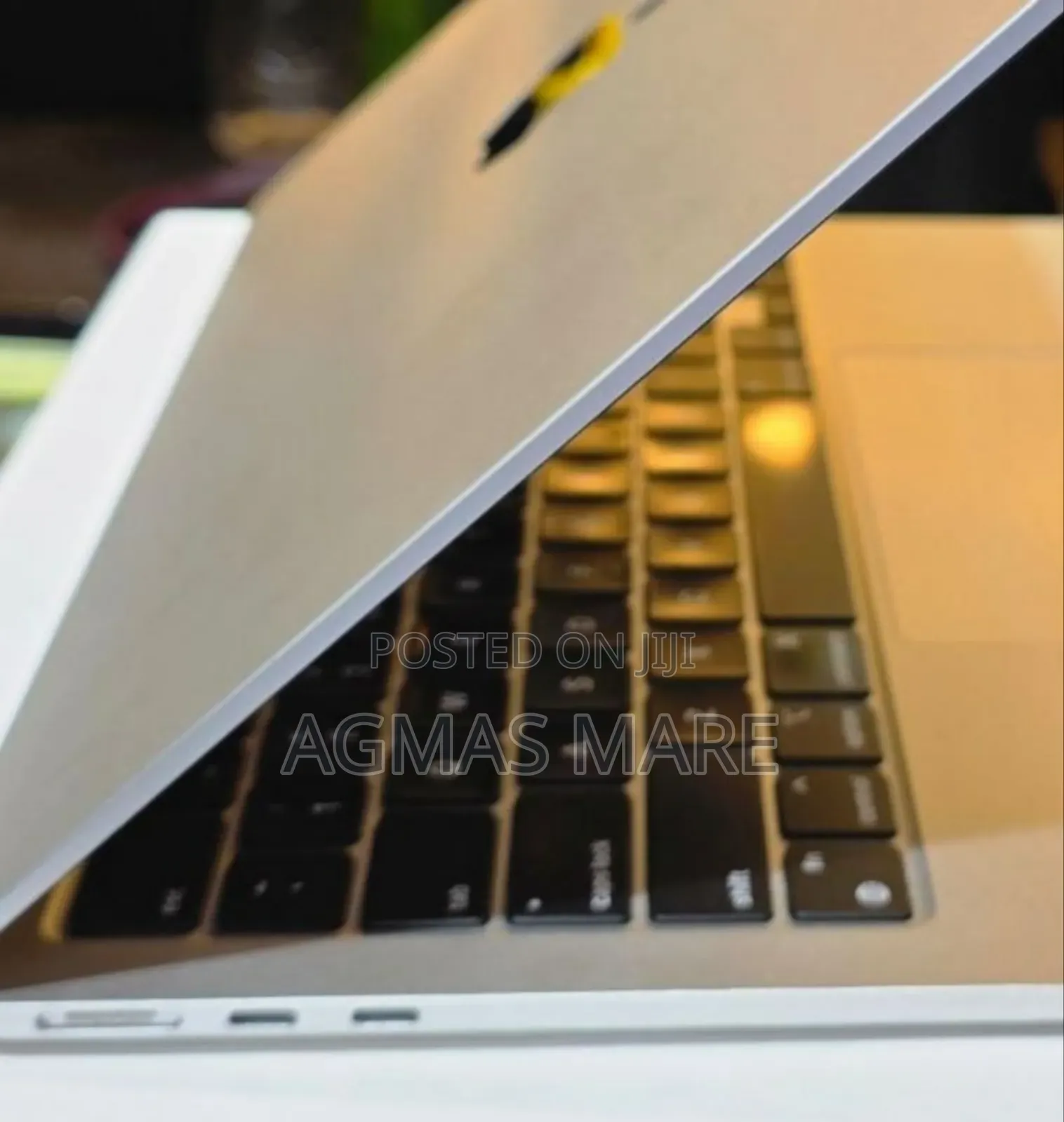 New Laptop Apple MacBook Air 2022 M2 16GB Apple M2 SSD 256GB