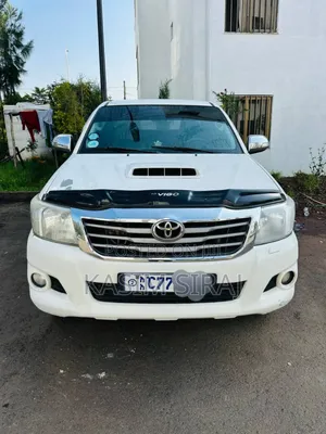 Photo - Toyota Hilux 3.0 D-4D 4x4 2013 White