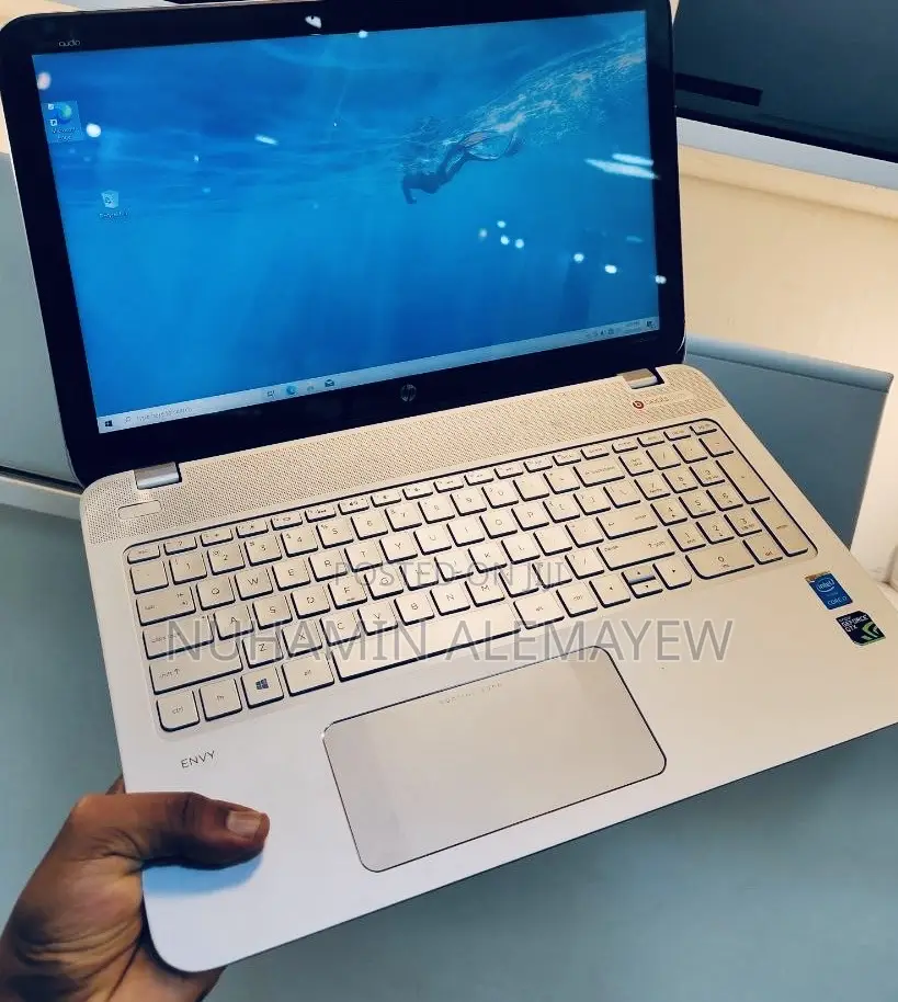 New Laptop HP Envy X360 12GB Intel Core I7 SSD 256GB