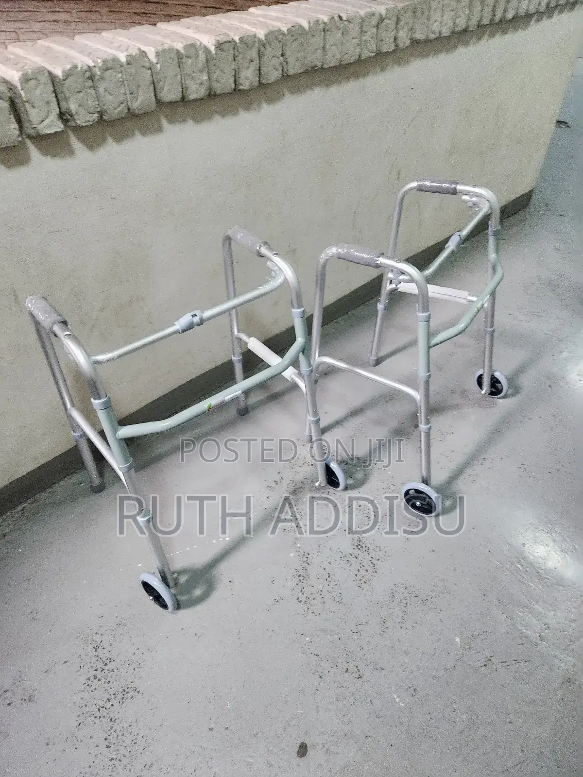Almunium Stainless Walkerwit Front Rolator Walker胺你medical Walker