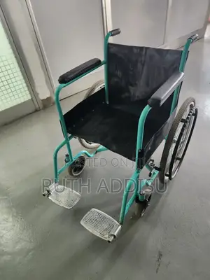 Used Green Light Wheelchair麴奢wheelchair晞我wheelchair Almuniu. Wheelchai