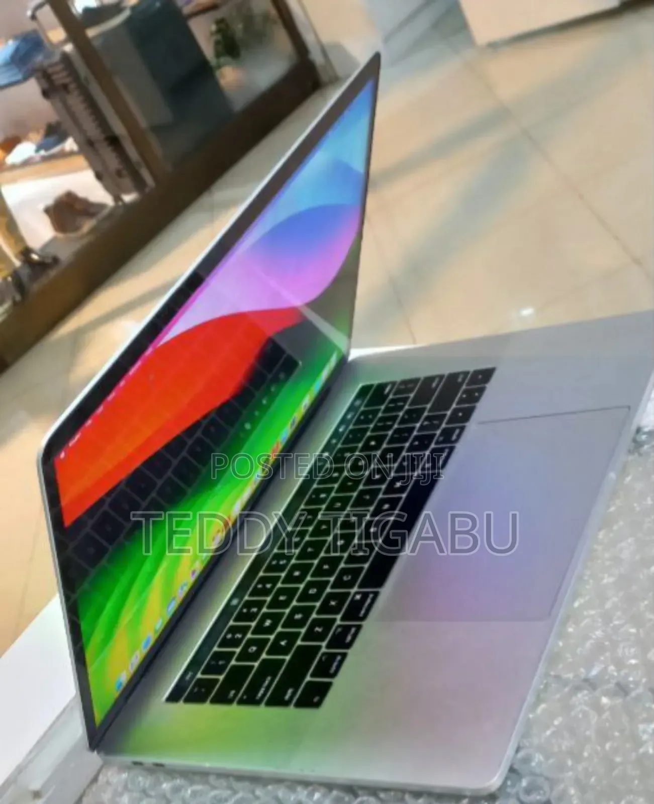 New Laptop Apple MacBook Pro 2017 8GB SSD 512GB