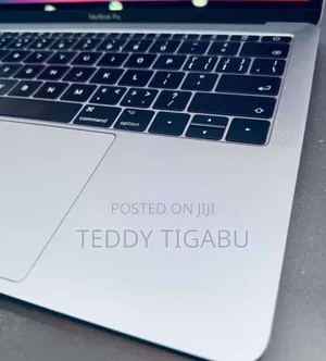 New Laptop Apple MacBook Pro 2017 8GB SSD 512GB