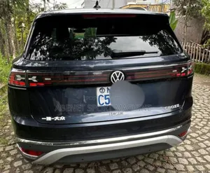 Volkswagen ID.6 2024 Blue