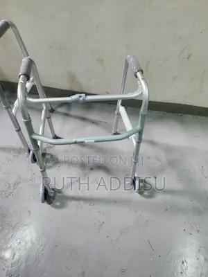 Photo - Standing Stable Framed Walker肺炎almunium Walker寄予almunium Walker