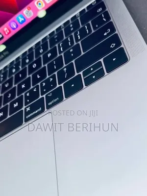 New Laptop Apple MacBook Pro 2017 8GB SSD 512GB