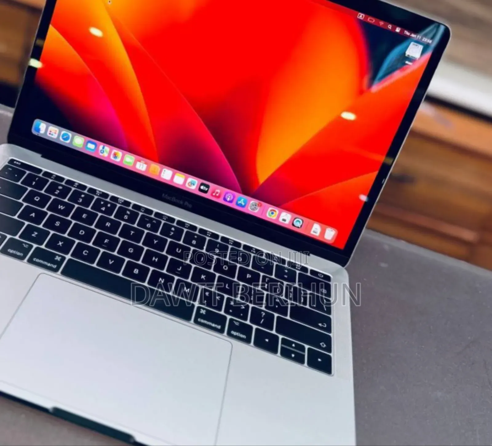 New Laptop Apple MacBook Pro 2017 8GB SSD 512GB