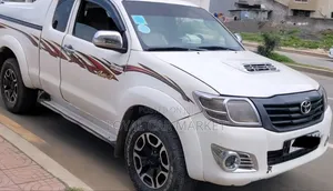 Toyota Hilux 2013 White