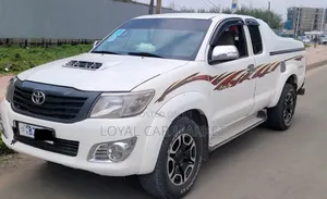 Photo - Toyota Hilux 2013 White